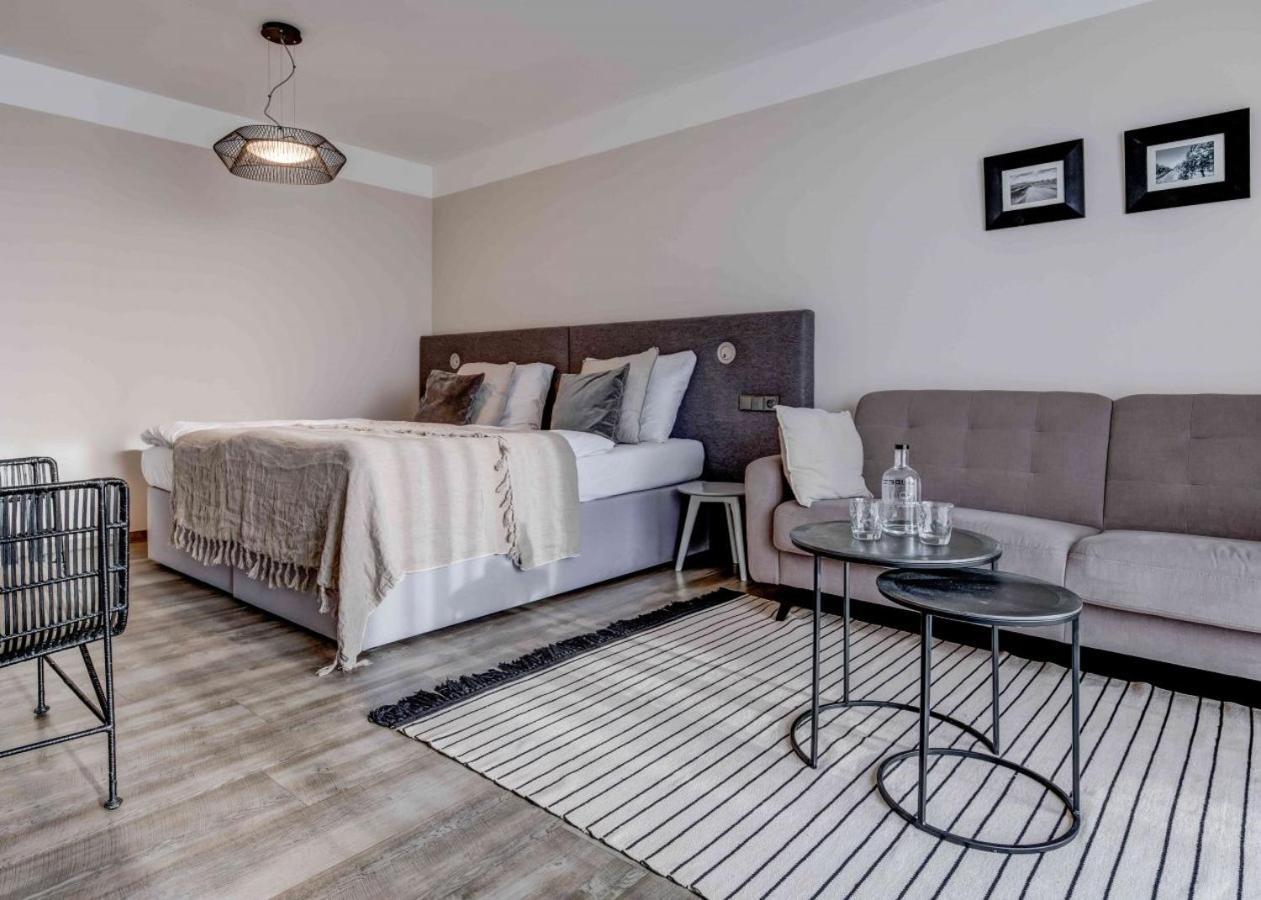 Wellness Hotel Volarik Mikulov Esterno foto