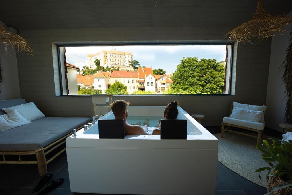 Wellness Hotel Volarik Mikulov Esterno foto