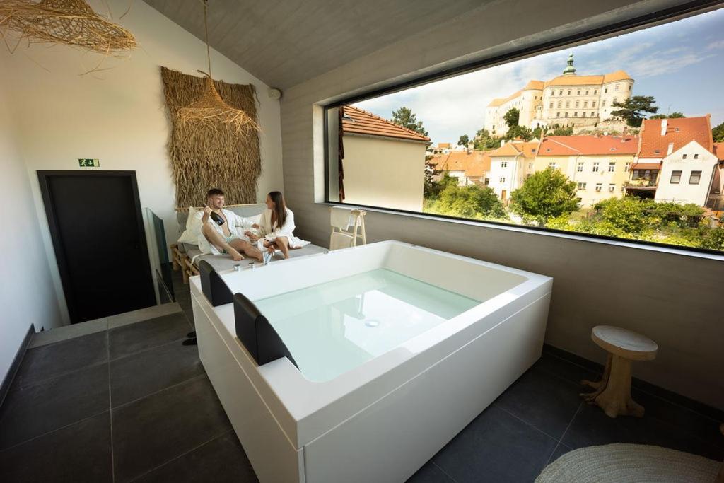 Wellness Hotel Volarik Mikulov Esterno foto